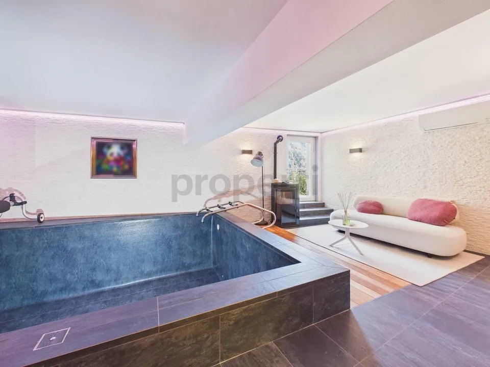 Esclusiva villa di lusso con piscina coperta e vista lago – Foto 40 von 41