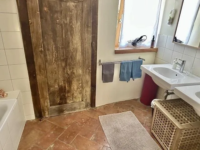 grosses Dorfhaus mit Garten an sehr ruhiger, sonniger Aussichtslage... – Foto 13 von 28
