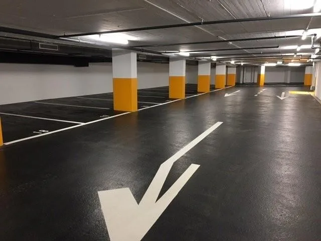 Einstellhallenplatz mitten in der Neustadt Luzerns