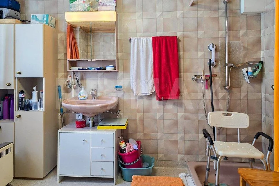 Mehrfamilienhaus mit 3 grossen Wohnungen, zusätzlichen Wohnräumen u... – Foto 12 von 13