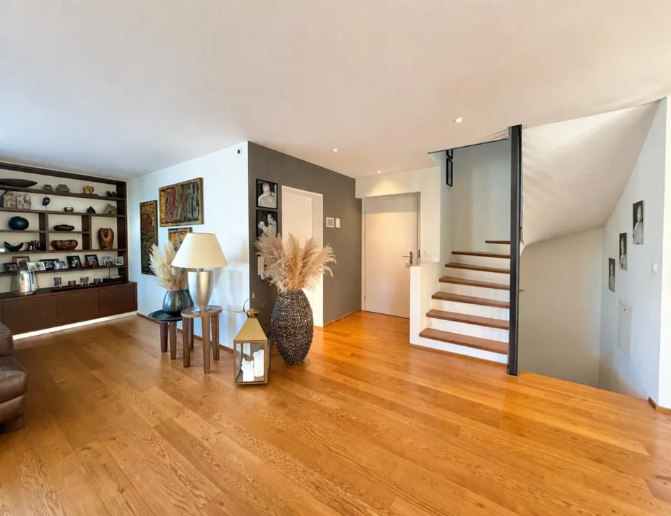6.5-Room Semi-Detached House: Where valuable quality of life finds a safe home!