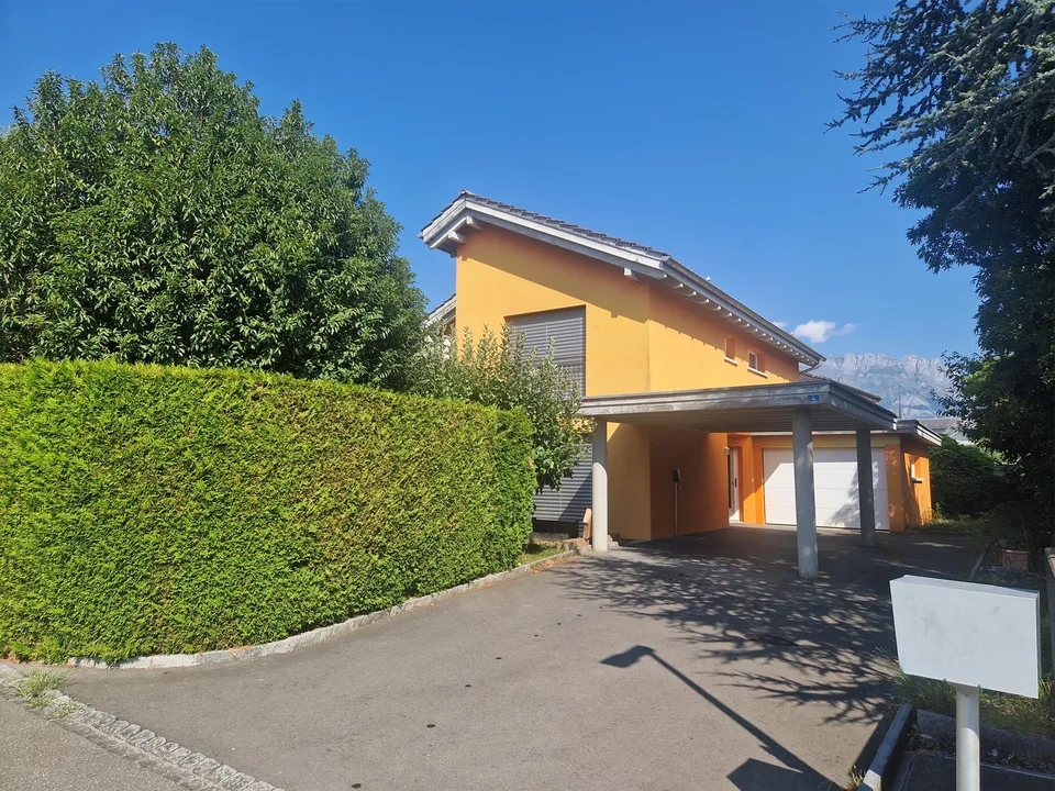 Familienparadies mit Garten im Herzen von Buchs