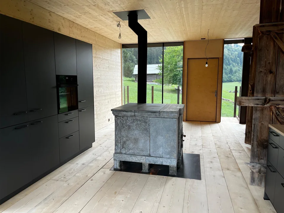 Wohnen im historischen Bündner Stall  mit Bergblick