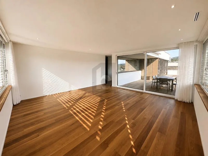 LUXURY WITH PRIVATE LIFT AND TERRACE