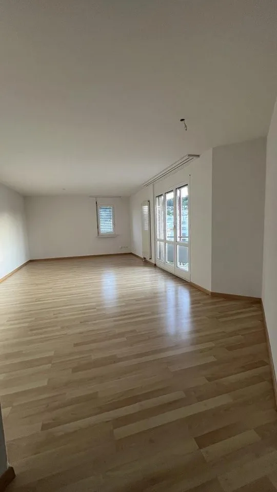 Apartment with balcony looking for new tenant.