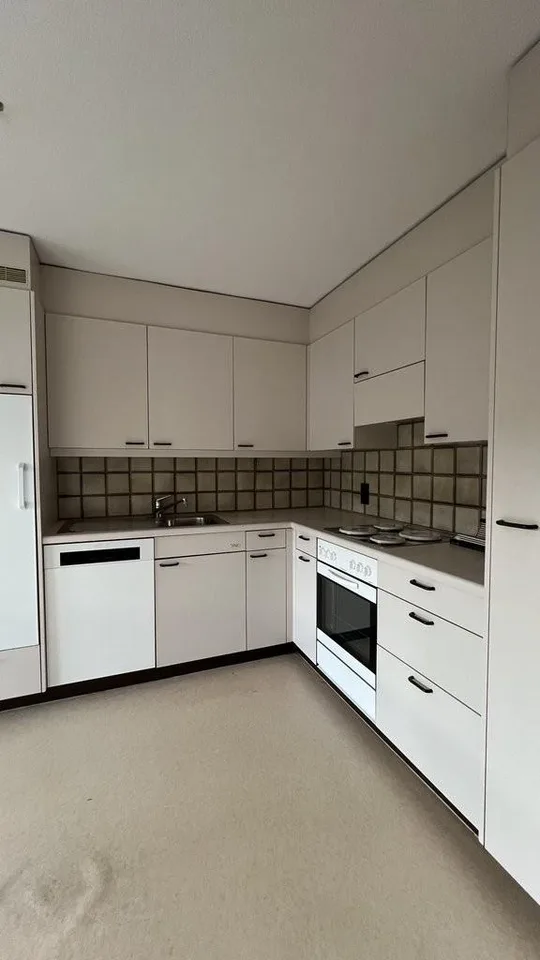Apartment with balcony looking for new tenant.