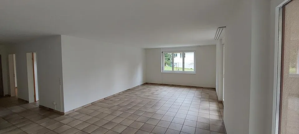 4.5 Zimmer-Wohnung im Erdgeschoss zu vermieten
