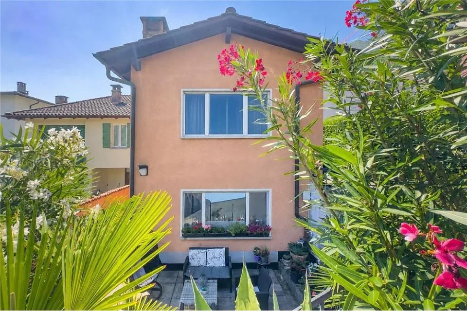 Haus mit zwei 4.5-Zimmerwohnungen