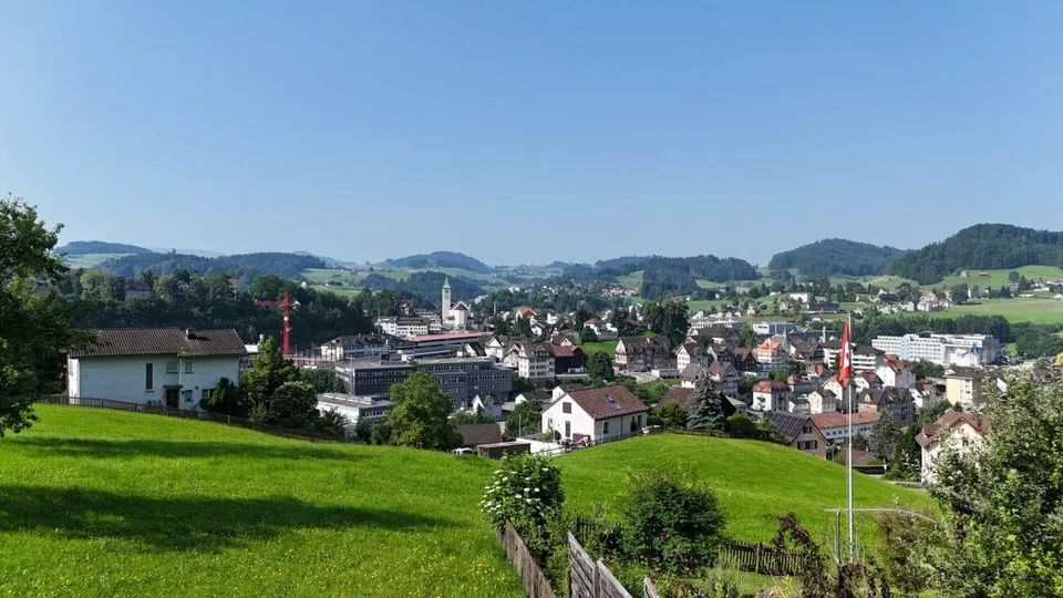 Panorama inklusive - Modernes Zweifamilienhaus mit Säntisblick