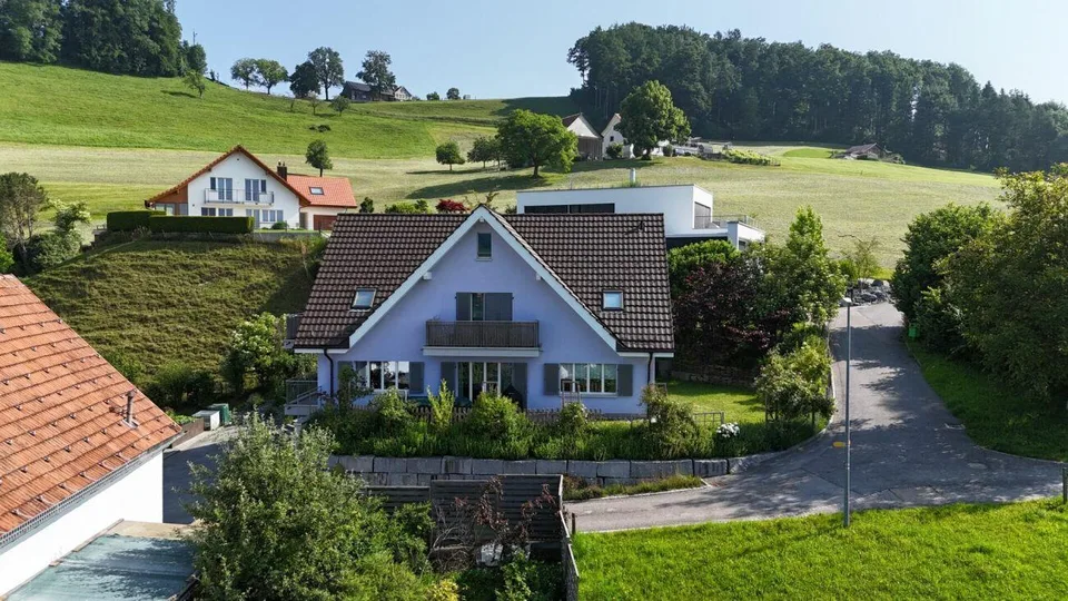 Panorama inklusive - Modernes Zweifamilienhaus mit Säntisblick
