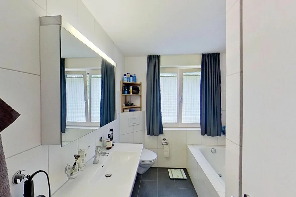 Panorama inklusive - Modernes Zweifamilienhaus mit Säntisblick