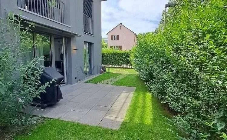 Neuwertige 3.5-Zimmer-Perle mit Garten