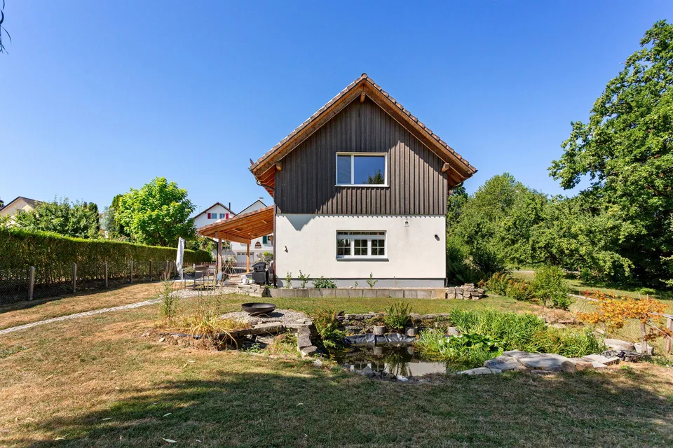 Energieeffizientes Wohnen mit Landhauscharakter und grosszügigem Garten
