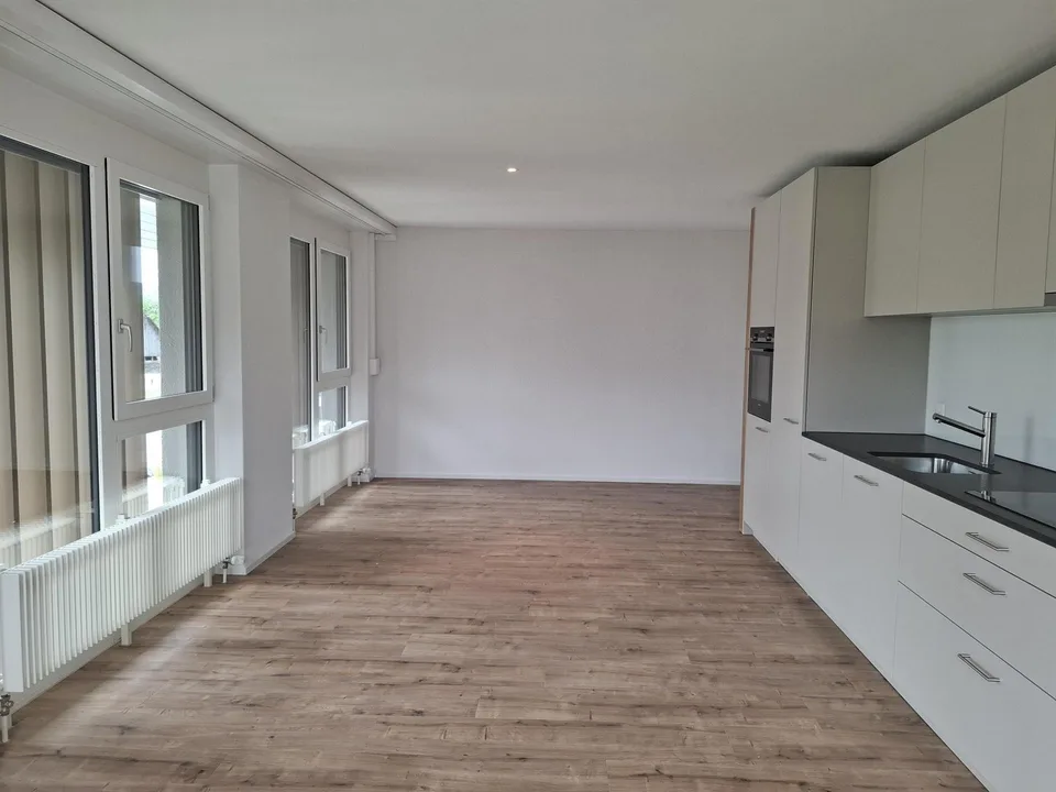 Moderne 2.5 Zimmerwohnung  - Erstbezug nach Komplettsanierung