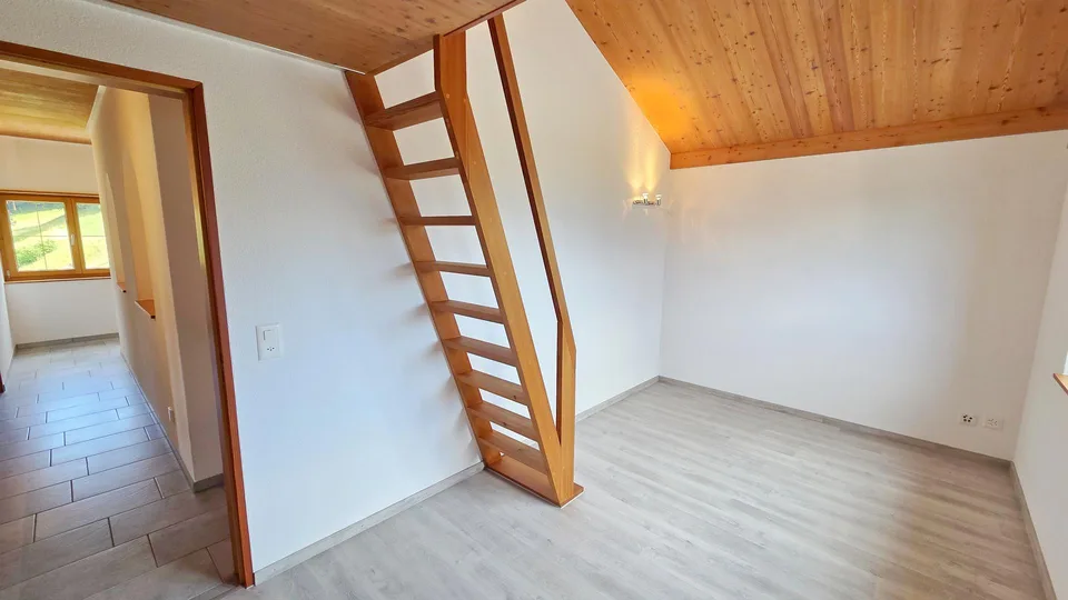 Neuwertiges, freistehendes Einfamilienhaus an unverbaubarer Aussichtslage mit grossem Schopf – Foto 15 von 34