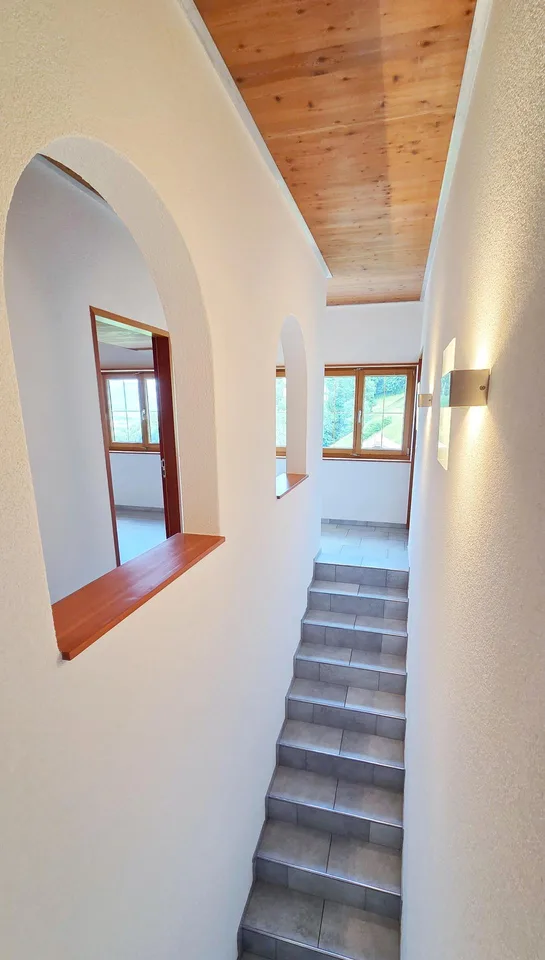 Neuwertiges, freistehendes Einfamilienhaus an unverbaubarer Aussichtslage mit grossem Schopf – Foto 11 von 34