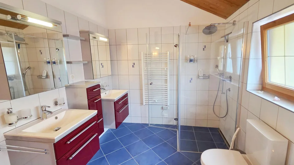 Neuwertiges, freistehendes Einfamilienhaus an unverbaubarer Aussichtslage mit grossem Schopf – Foto 16 von 34