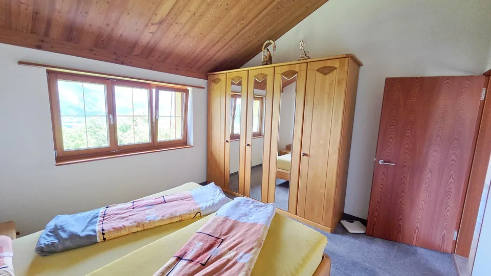 Neuwertiges, freistehendes Einfamilienhaus an unverbaubarer Aussichtslage mit grossem Schopf – Foto 14 von 34