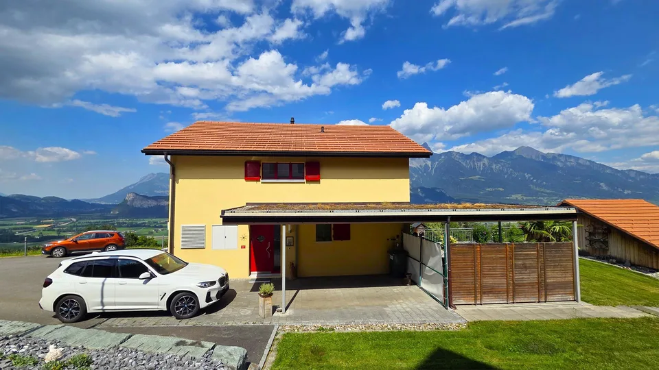 Neuwertiges, freistehendes Einfamilienhaus an unverbaubarer Aussichtslage mit grossem Schopf – Foto 4 von 34