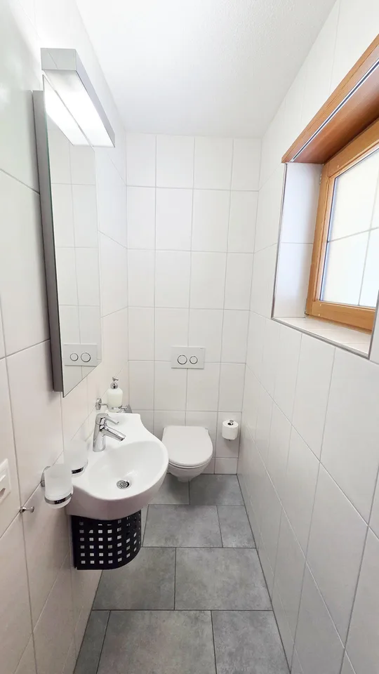 Neuwertiges, freistehendes Einfamilienhaus an unverbaubarer Aussichtslage mit grossem Schopf – Foto 7 von 34