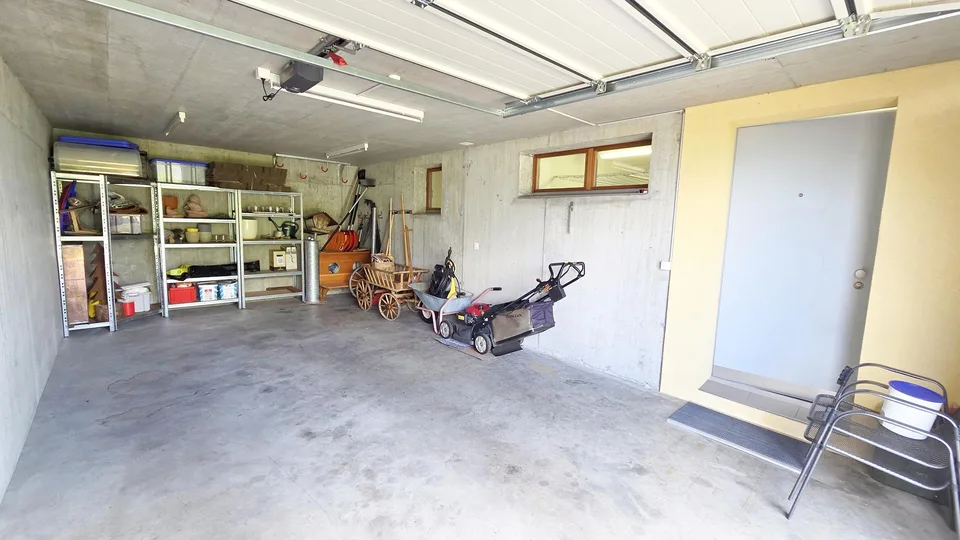 Neuwertiges, freistehendes Einfamilienhaus an unverbaubarer Aussichtslage mit grossem Schopf – Foto 19 von 34