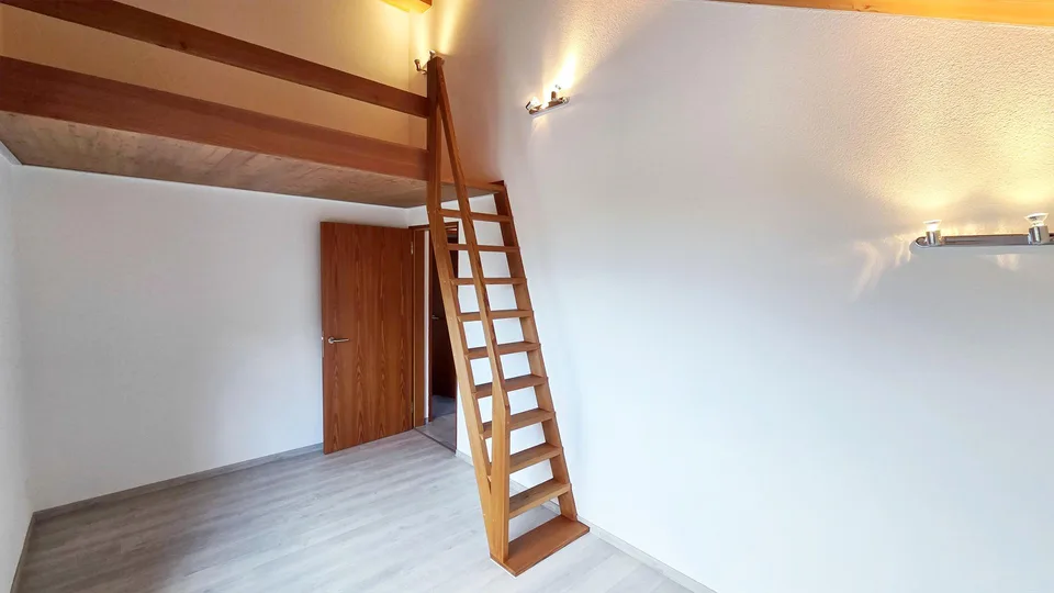 Neuwertiges, freistehendes Einfamilienhaus an unverbaubarer Aussichtslage mit grossem Schopf – Foto 12 von 34