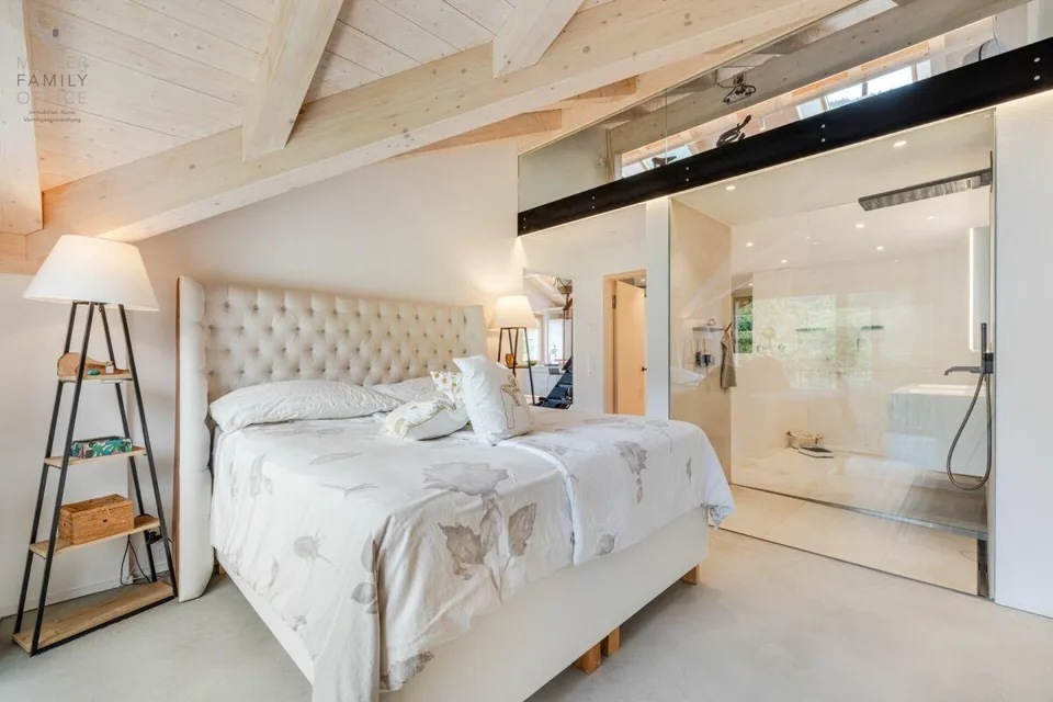Appartement attique exclusif de 3,5 pièces (première occupation) avec un confort de vie au niveau le plus élevé et une vue à couper le souffle