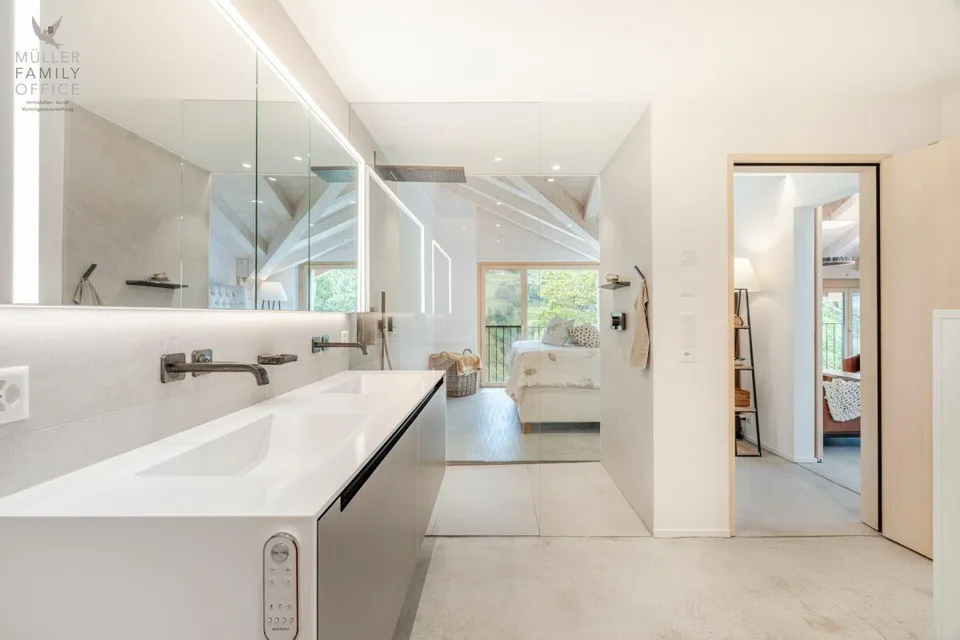 Appartement attique exclusif de 3,5 pièces (première occupation) avec un confort de vie au niveau le plus élevé et une vue à couper le souffle