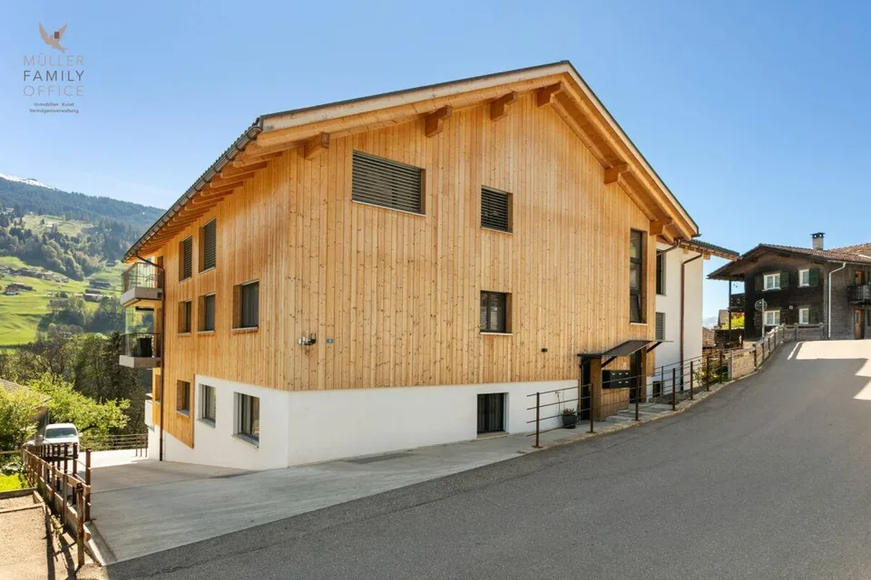 Exklusive 3 1/2 Zimmer-Dachwohnung (Erstwohnung) mit Wohnkomfort auf höchstem Niveau und atemberaubender Aussicht