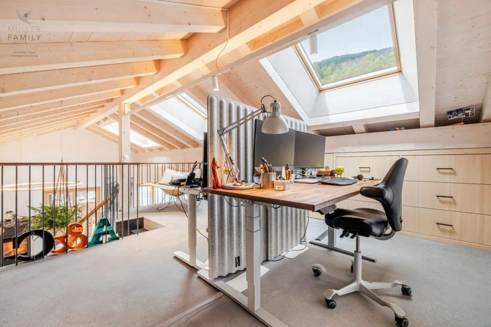 Exklusive 3 1/2 Zimmer-Dachwohnung (Erstwohnung) mit Wohnkomfort auf höchstem Niveau und atemberaubender Aussicht