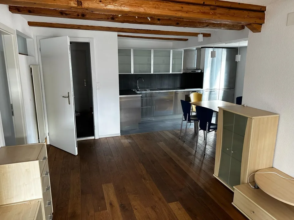 Wunderschöne, helle 3.5-Zimmer-Dachwohnung mit Charme in zentraler Lag