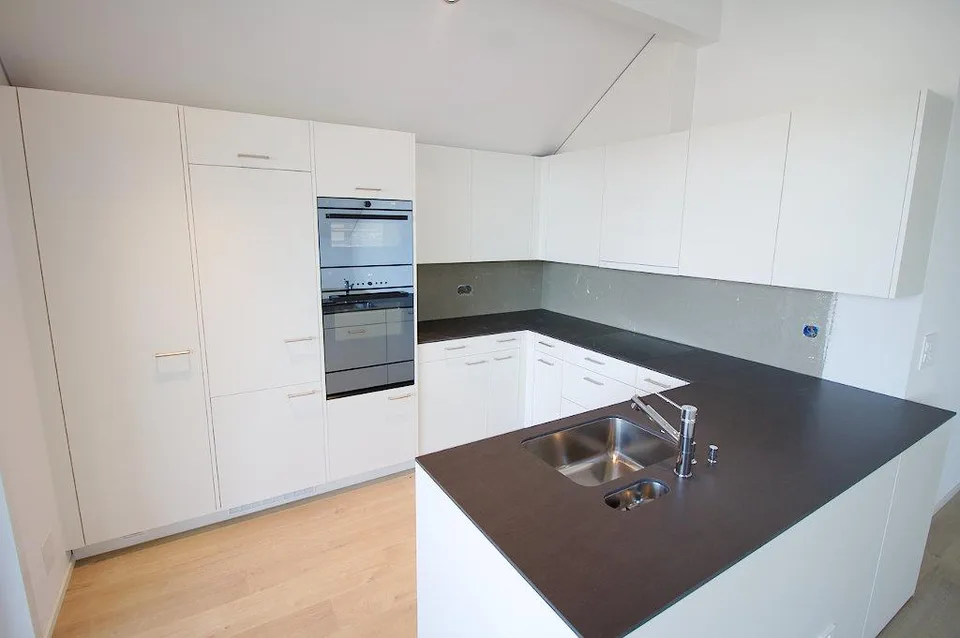 Stilvolle 4.5 Zimmer-Dachwohnung mit traumhafter Aussicht zu vermieten