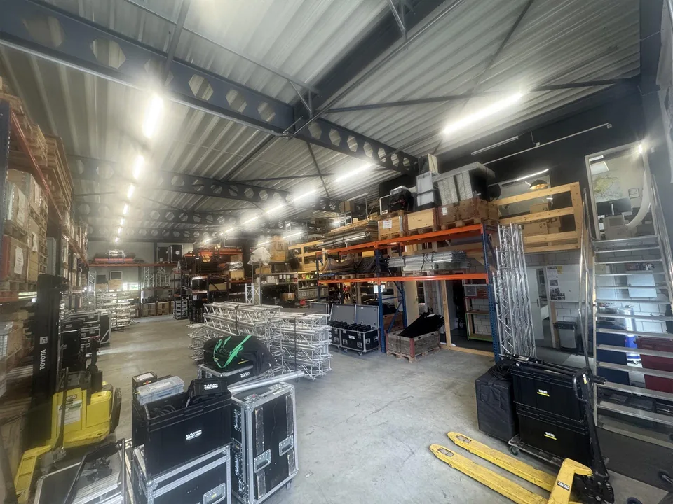 390 m2 Gewerbehalle an guter Lage zu Vermieten