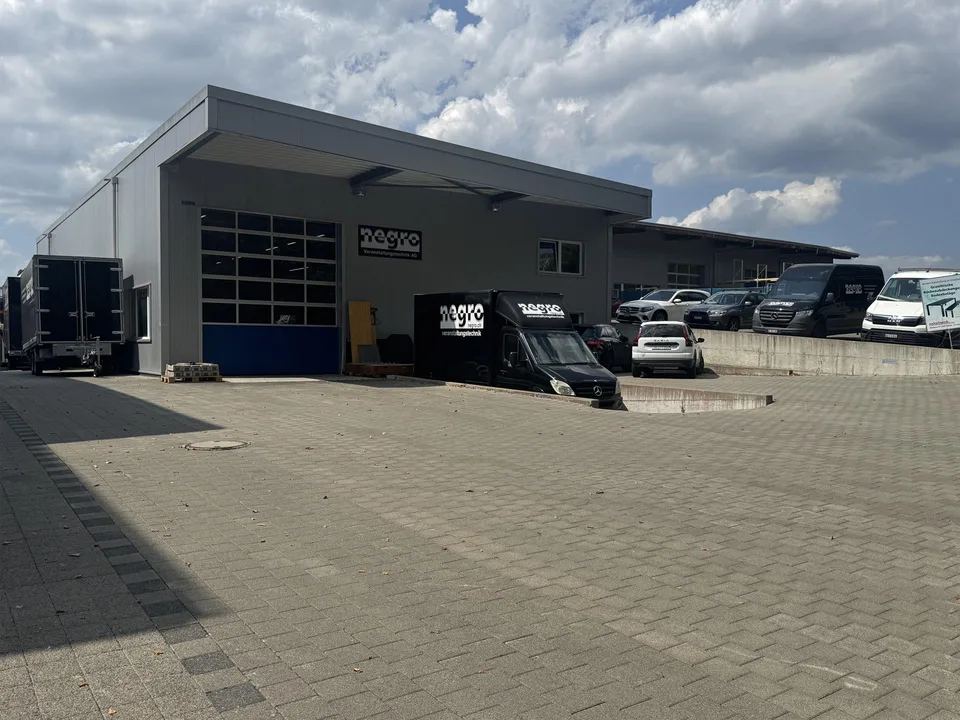 390 m2 Gewerbehalle an guter Lage zu Vermieten