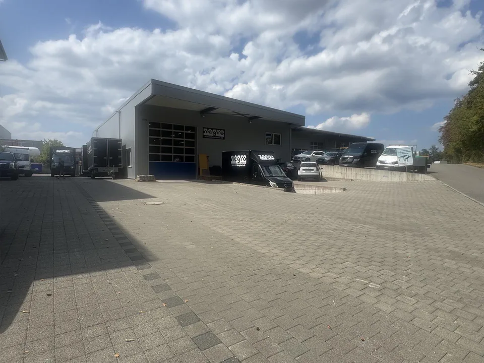390 m2 Gewerbehalle an guter Lage zu Vermieten