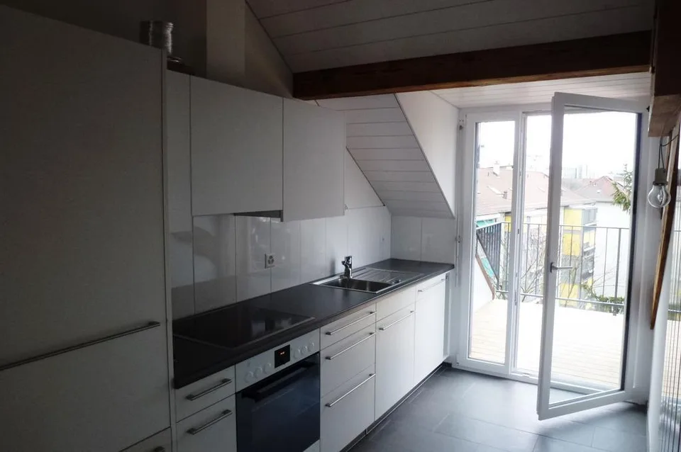 Appartement en attique exclusif à proximité du centre d'exposition