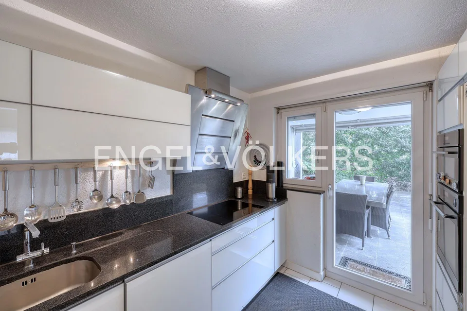 Casa unifamiliare in una posizione preferita con vista panoramica e prospettiva – foto 3 di 8