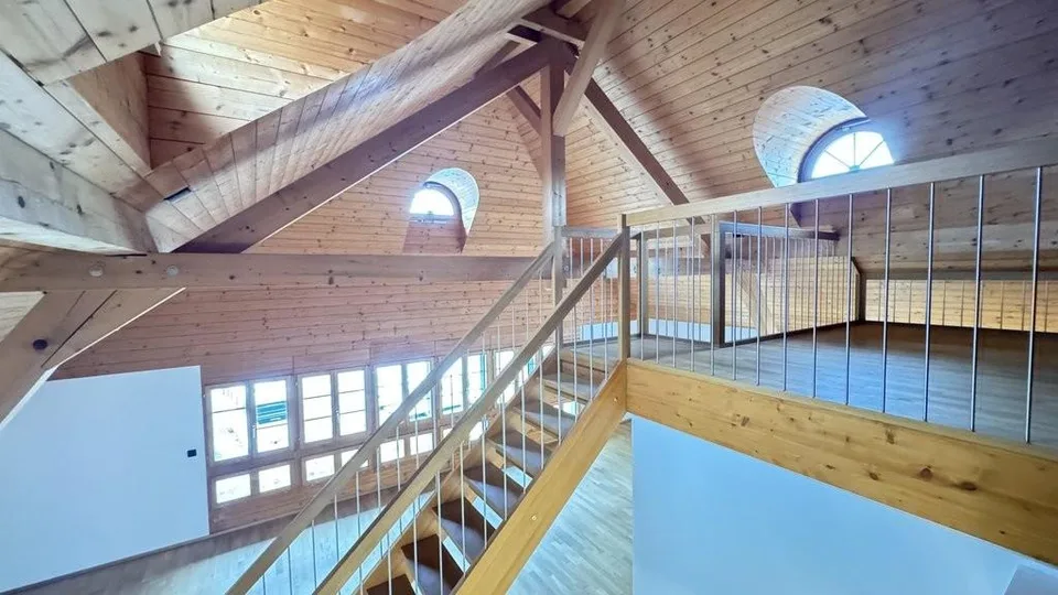 Spacious 2.5 room loft apartment with gallery floor – photo 6 of 12