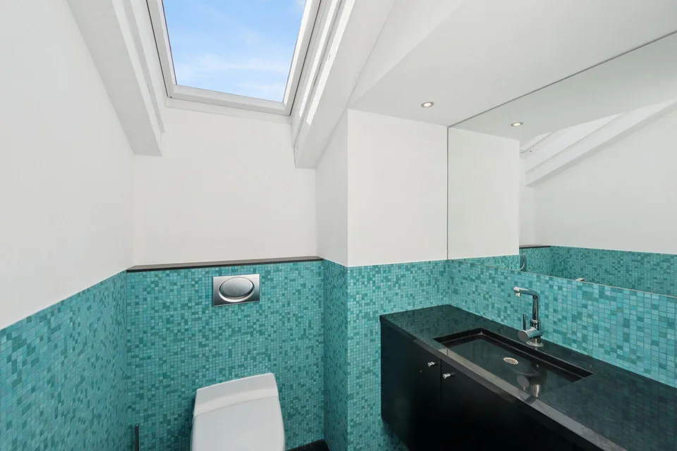 Appartamento penthouse esclusivo con studio e offerta di parcheggio rara