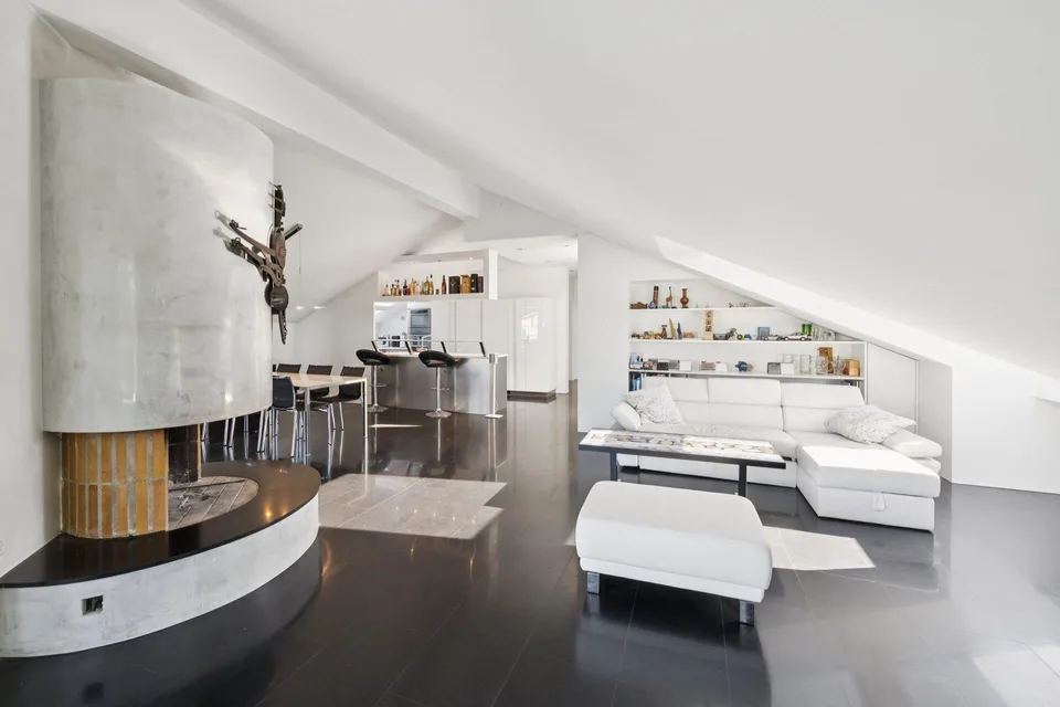 Appartamento penthouse esclusivo con studio e offerta di parcheggio rara