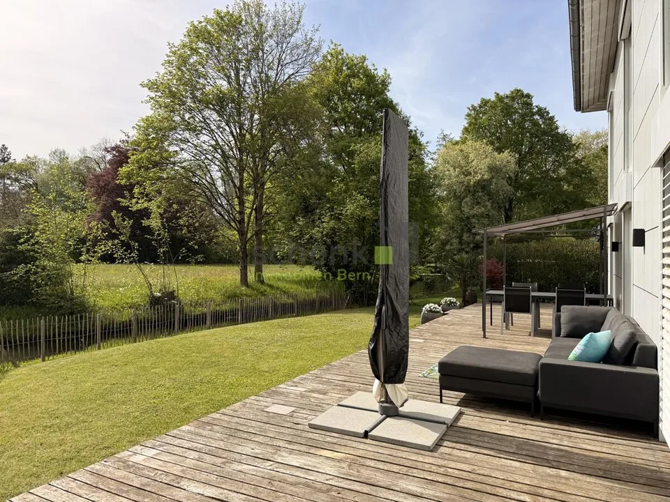 Casa unifamiliare di 5,5 stanze con giardino d'inverno riscaldato e giardino idilliaco