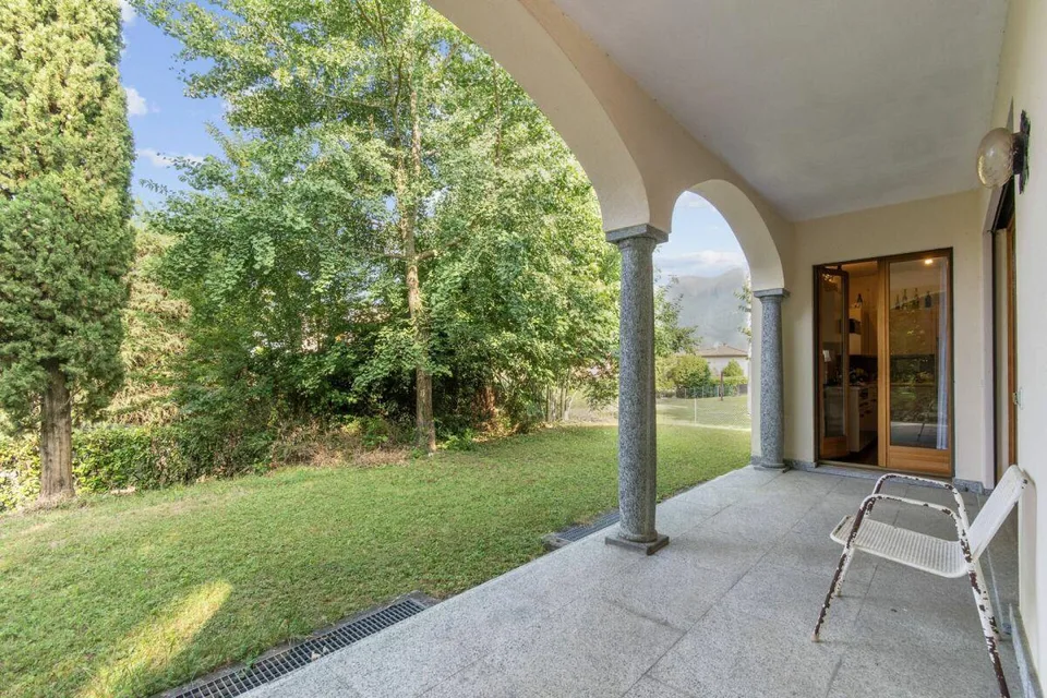 Independent villa with large private garden