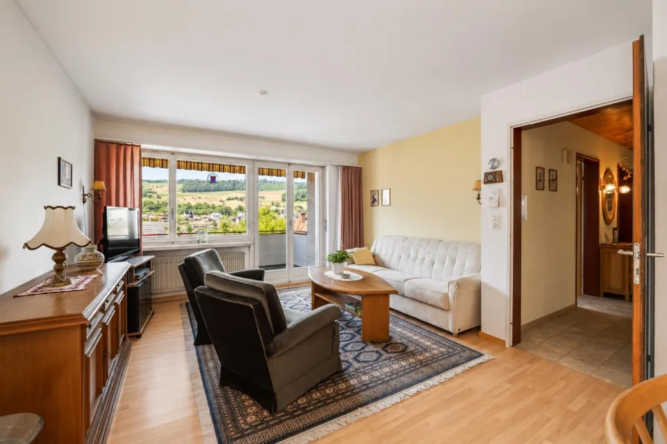 Detached family house with a fantastic view and lots of potential seeking a family