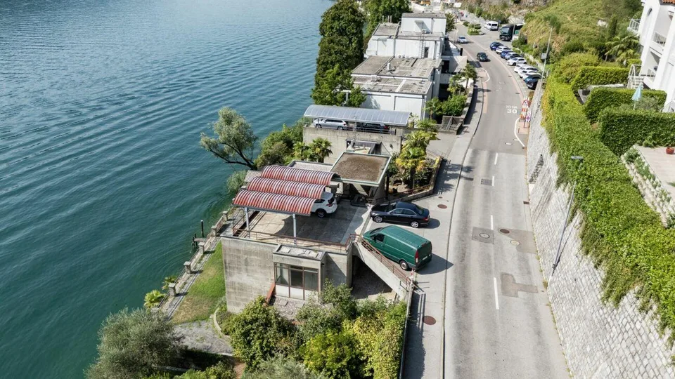 Seevilla mit Privatem Bootshaus in Morcote