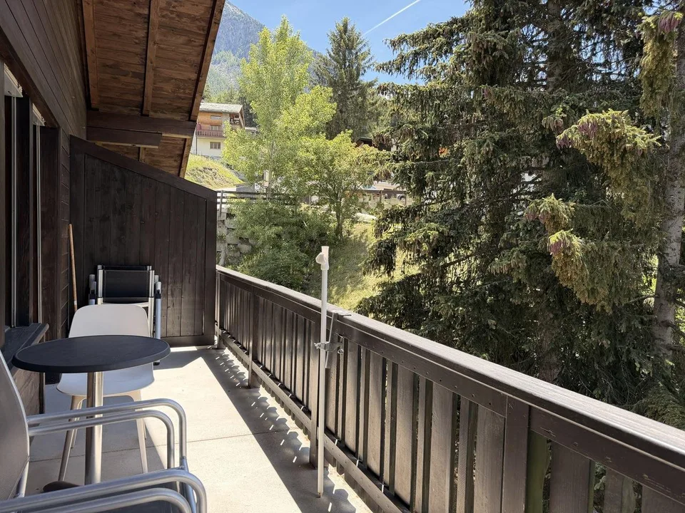 Heimelige Dachwohnung mit schönem Bergblick