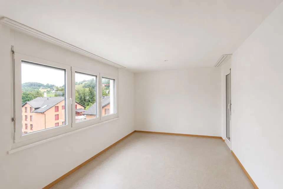 Spacious 4.5-room attic apartment in a central location