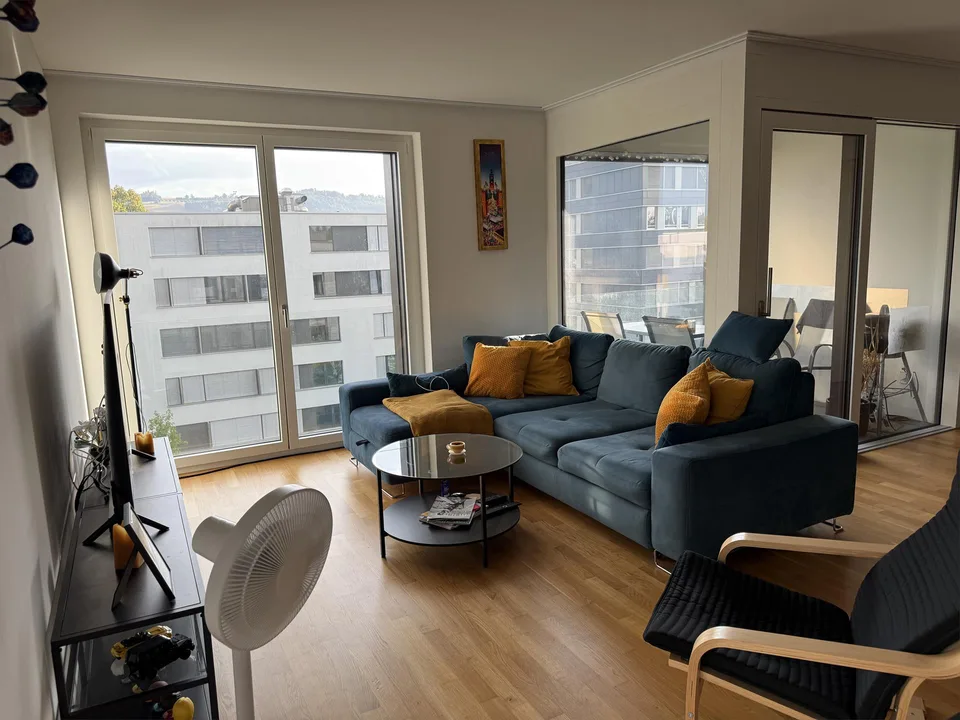 Helle 4.5 Zimmer Wohnung 89 qm
