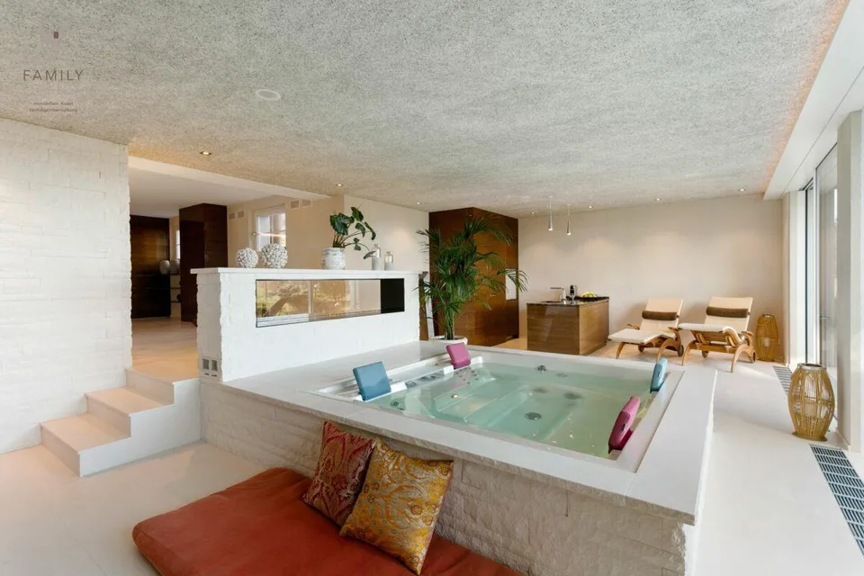 Luxuriöse Panorama-Villa mit Aussenpool, Wellnessoase und traumhaft...