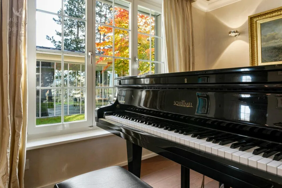 Luxuriöse Panorama-Villa mit Aussenpool, Wellnessoase und traumhaft...