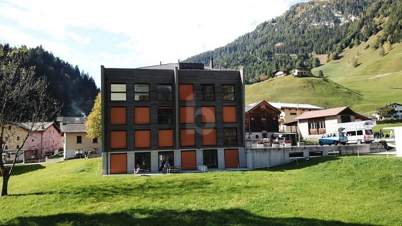MODERNO E LUMINOSO CON GIARDINO